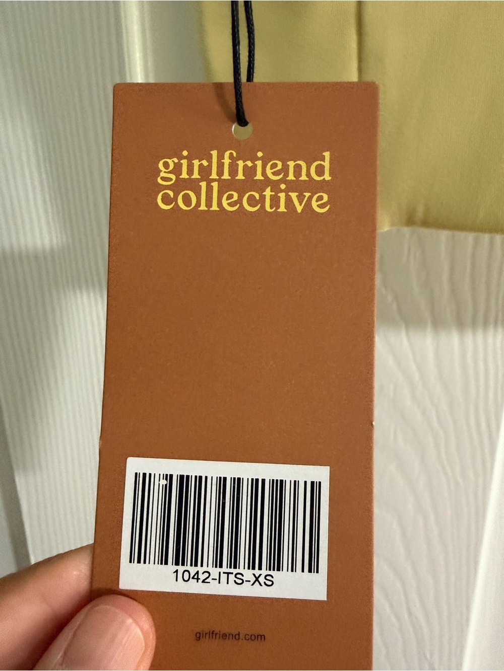 Girlfriend Collective Yellow Zip-Front Sleeveless Crop Top with White Trim - Picture 3 of 4
